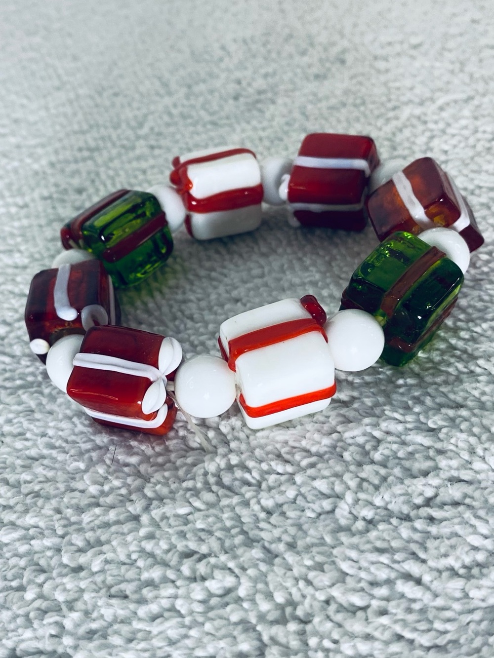 Vintage Glass Christmas Present Box Beaded Holiday Stretch Bracelet